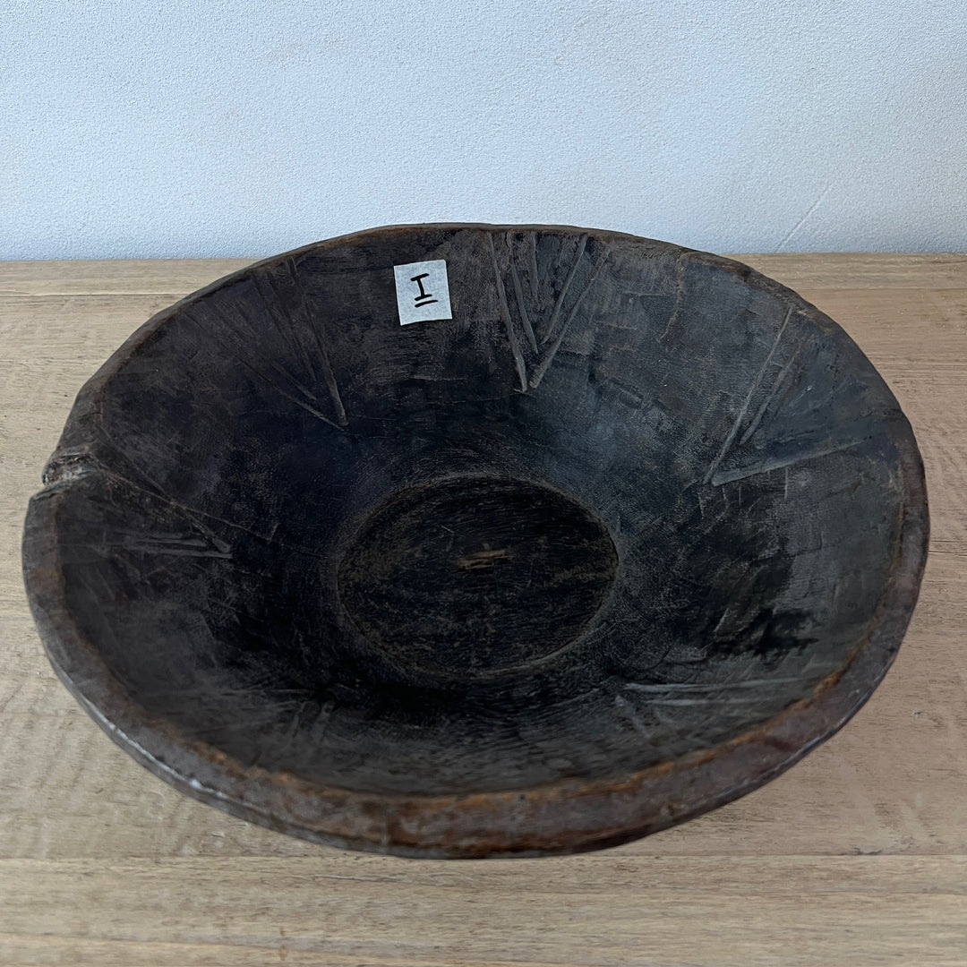 Antique African wooden bowl | Wubette I