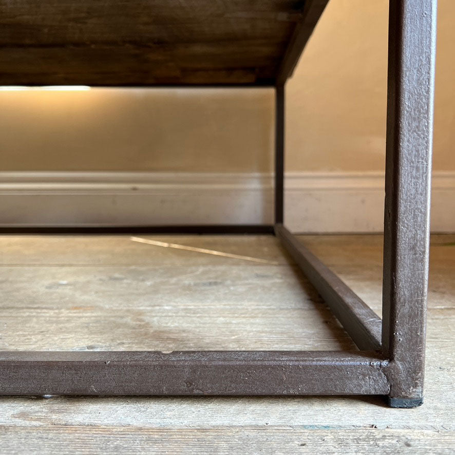 Antique Door Coffee Table Padstow leg detail