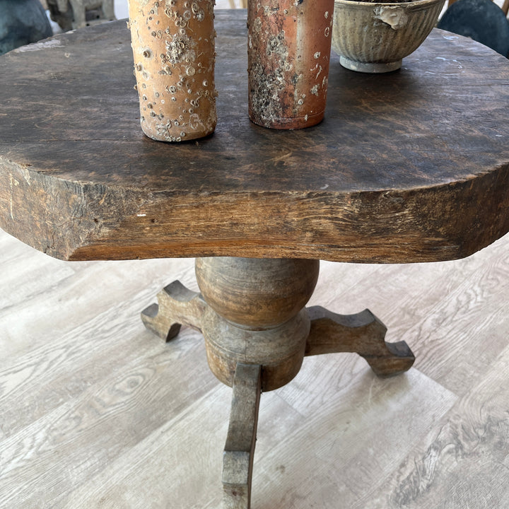 Antique Rustic Round Table | Rohan d