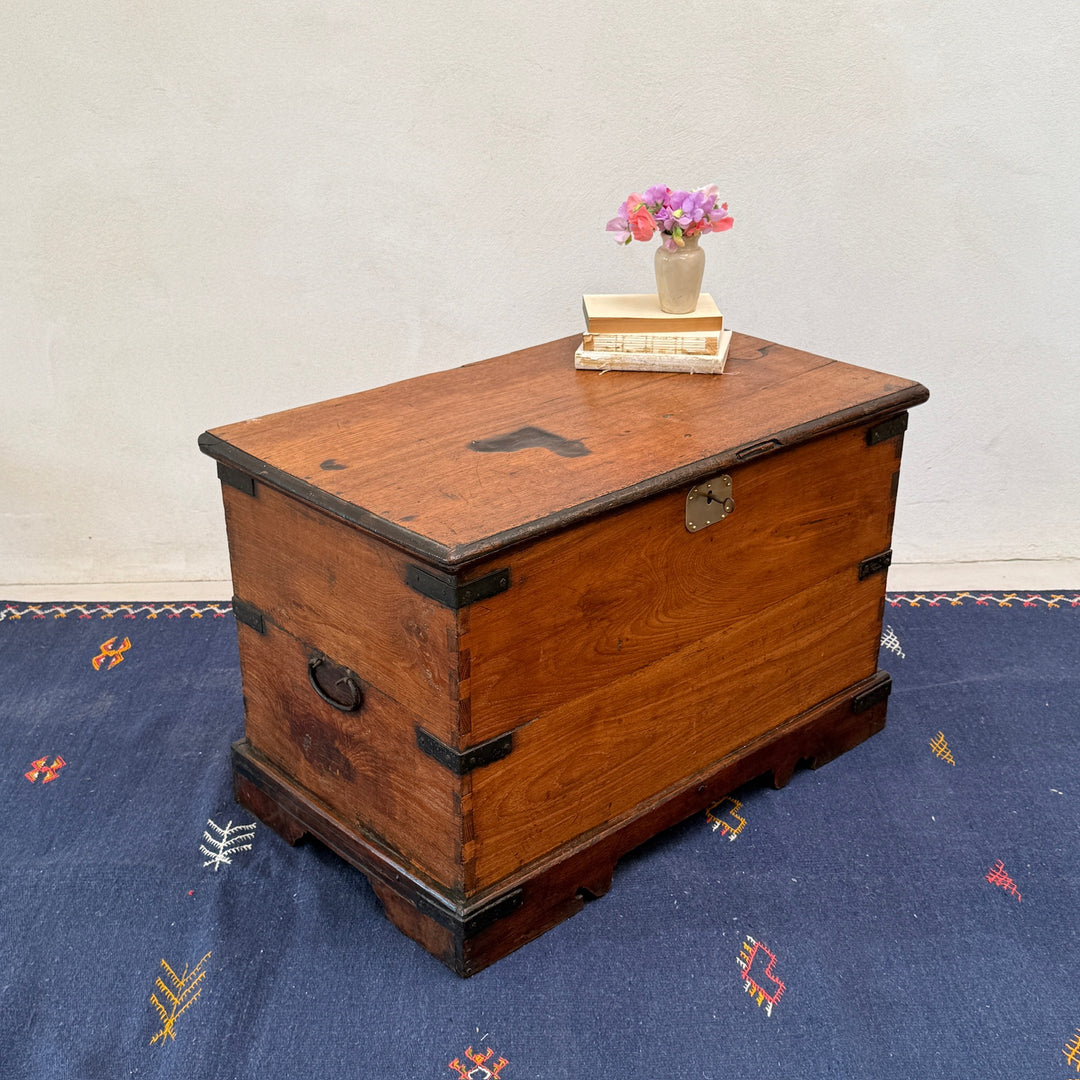 Angled view of the Antique Victorian Oak Blanket Box displaying its elegant proportions, original hardware and richly figured oak.
