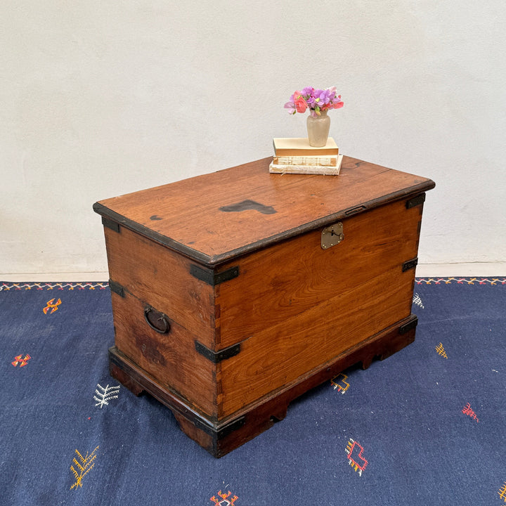 Angled view of the Antique Victorian Oak Blanket Box displaying its elegant proportions, original hardware and richly figured oak.
