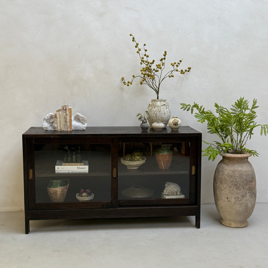 Antique glazed shop counter | Albert