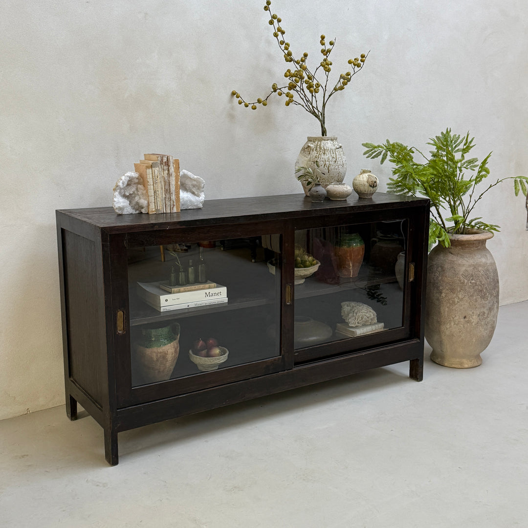 Antique glazed shop counter | Albert