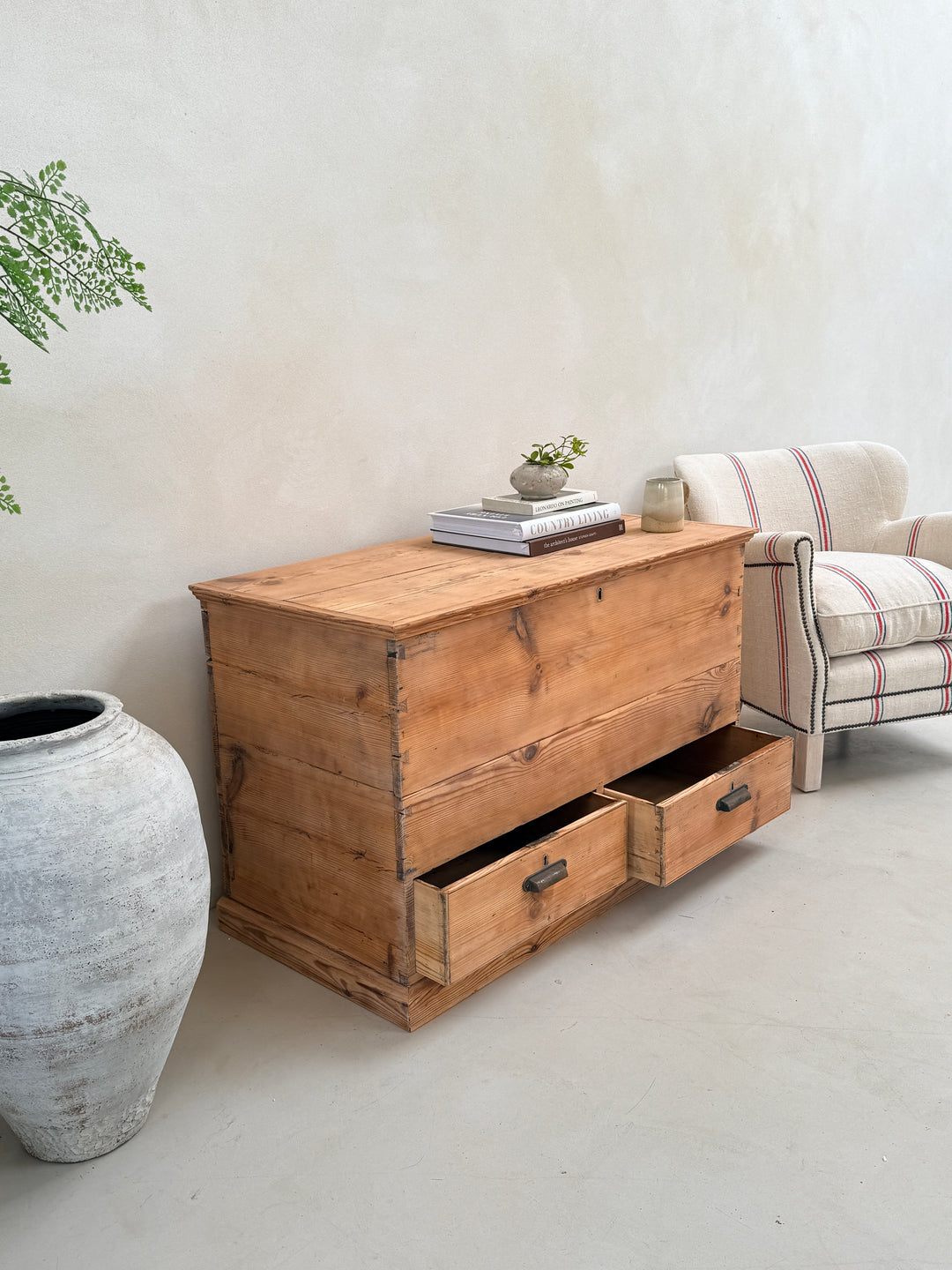 Antique pine blanket box with drawers | Maya 