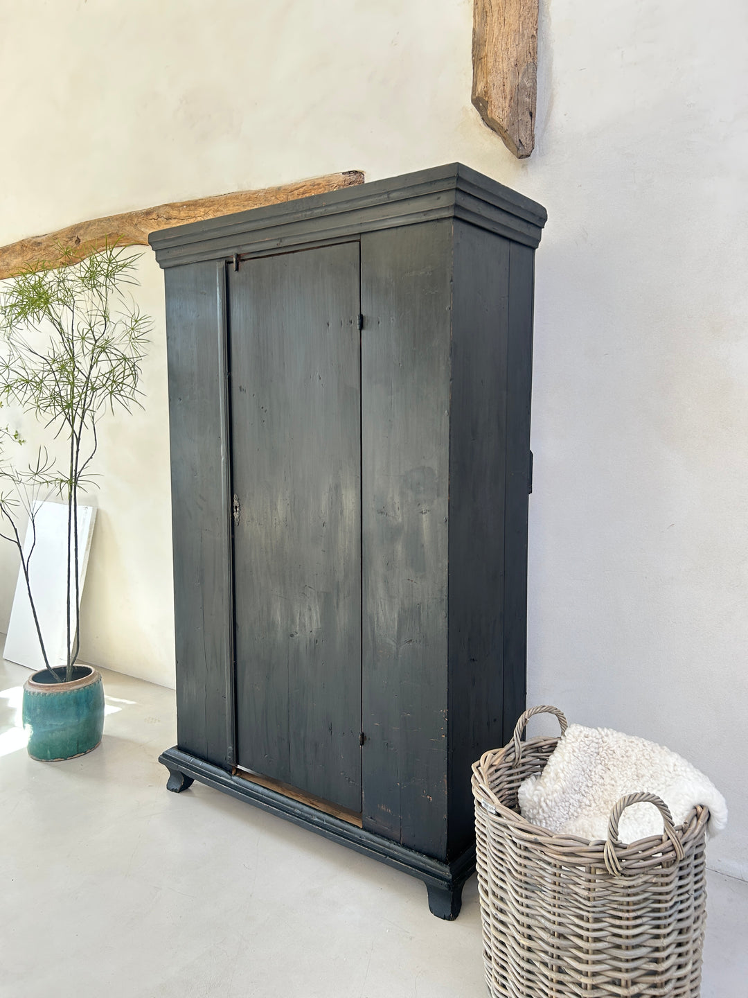 Antique primitive French Linen Press