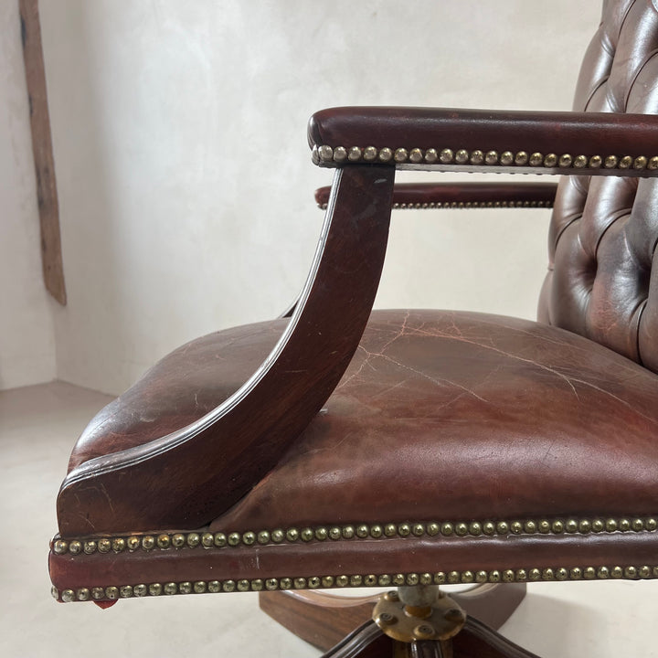 Vintage Mahogany Leather Gainsborough Swivel Chair | Oswald