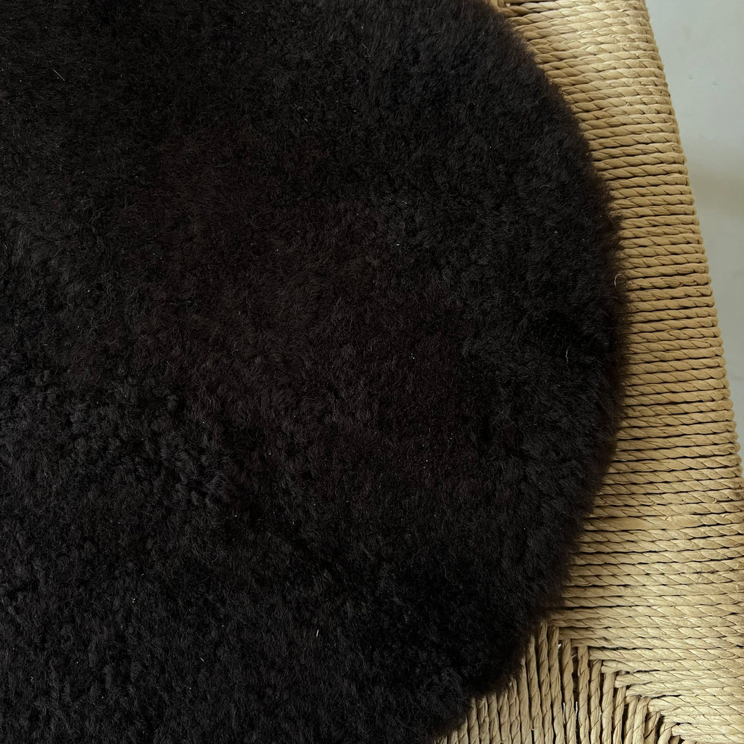 Round sheepskin seat topper | Dark Brown