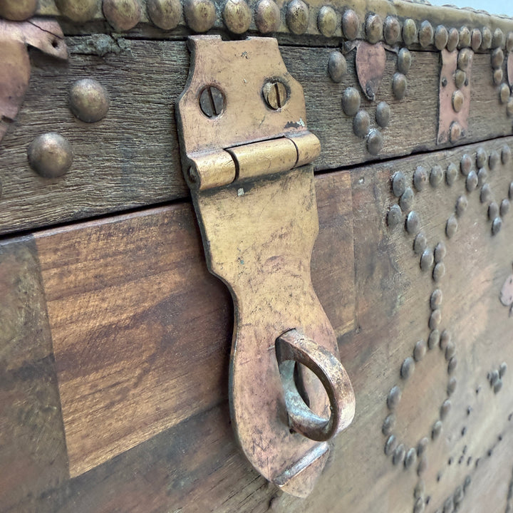 Antique Studded Blanket box | Shere