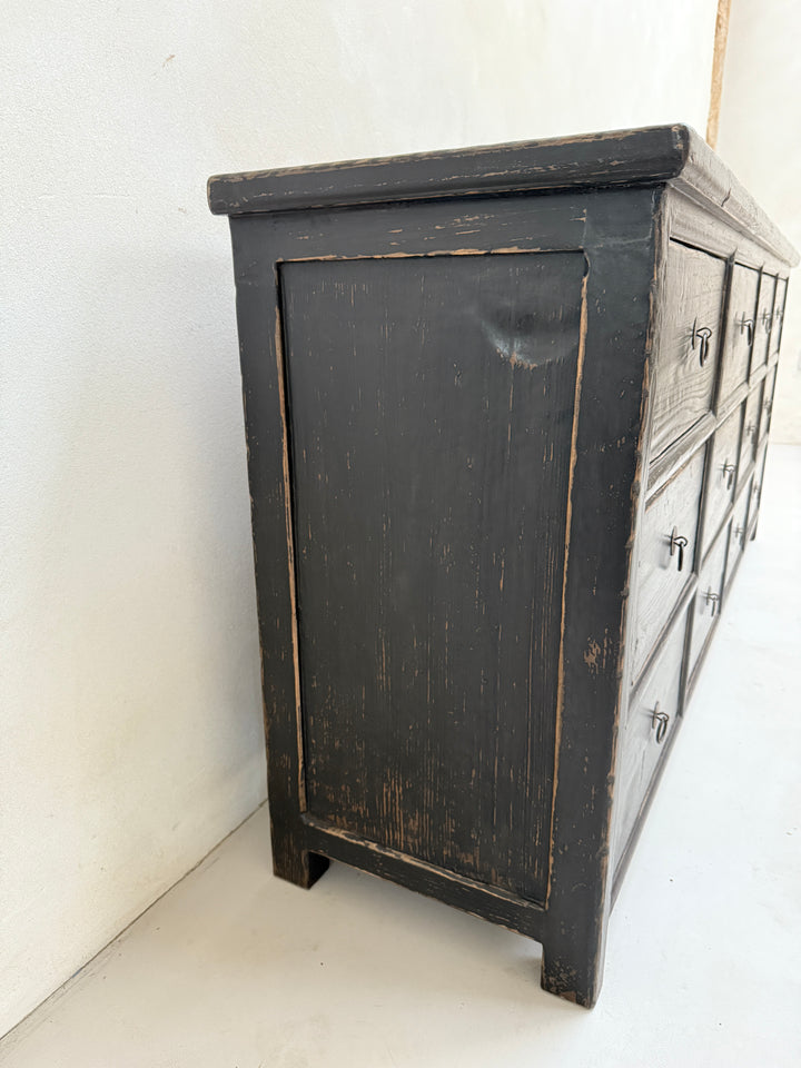 Large reclaimed chest of drawers black | Gisella