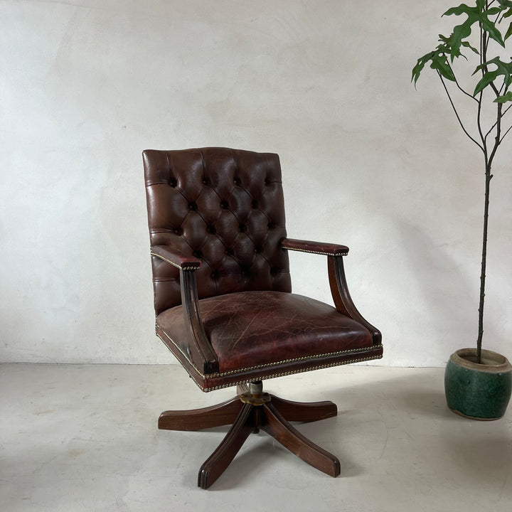 Vintage Mahogany Leather Gainsborough Swivel Chair | Oswald