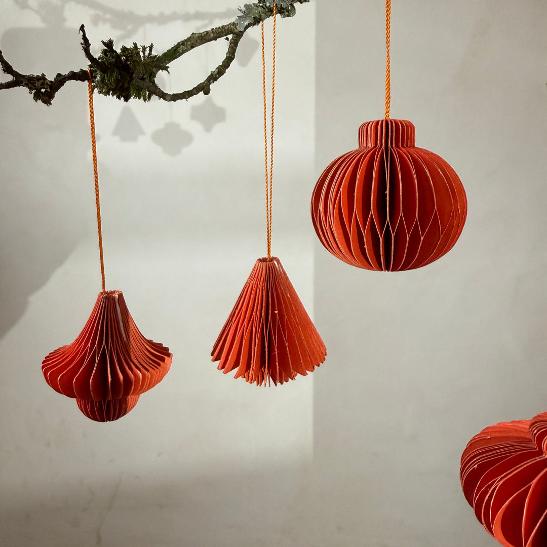 Box of six folded paper traditional decorations | Red 