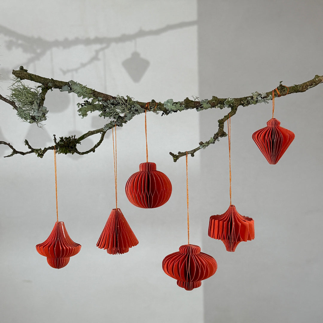 Box of six folded paper traditional decorations | Red 
