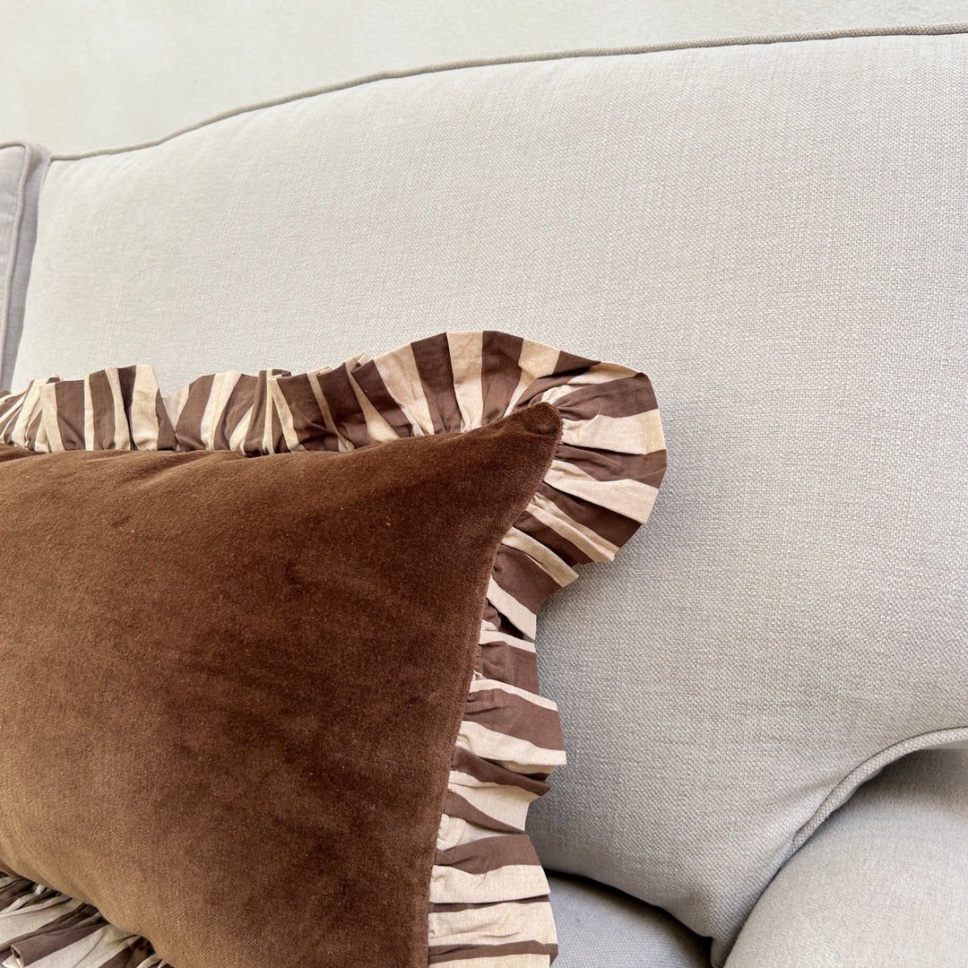 Frilled velvet cushion | Brown
