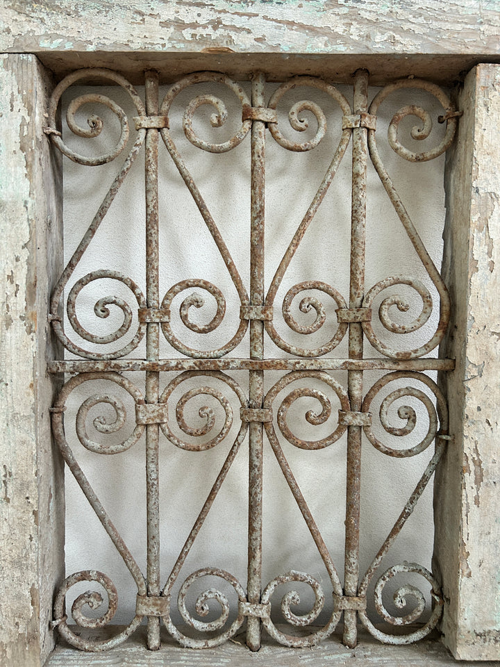 Cast iron antique window grille | Agus
