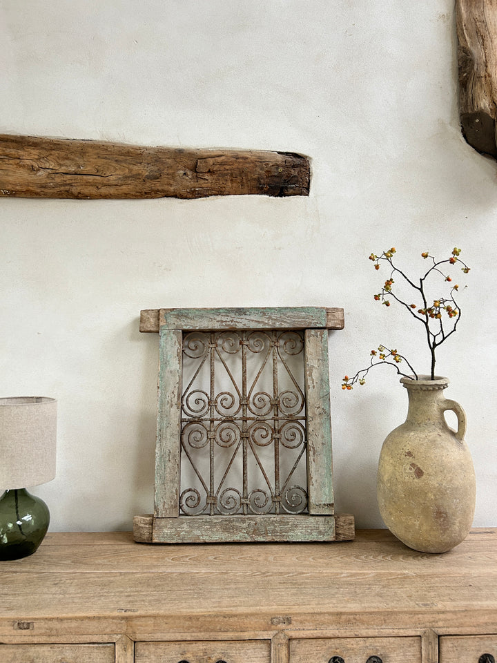 Cast iron antique window grille | Agus