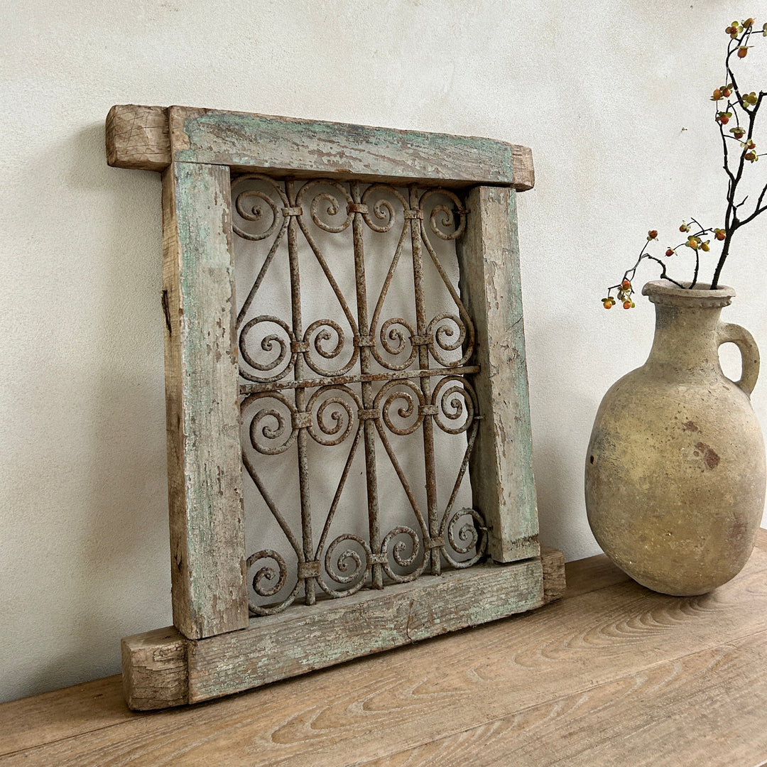 Cast iron antique window grille | Agus 