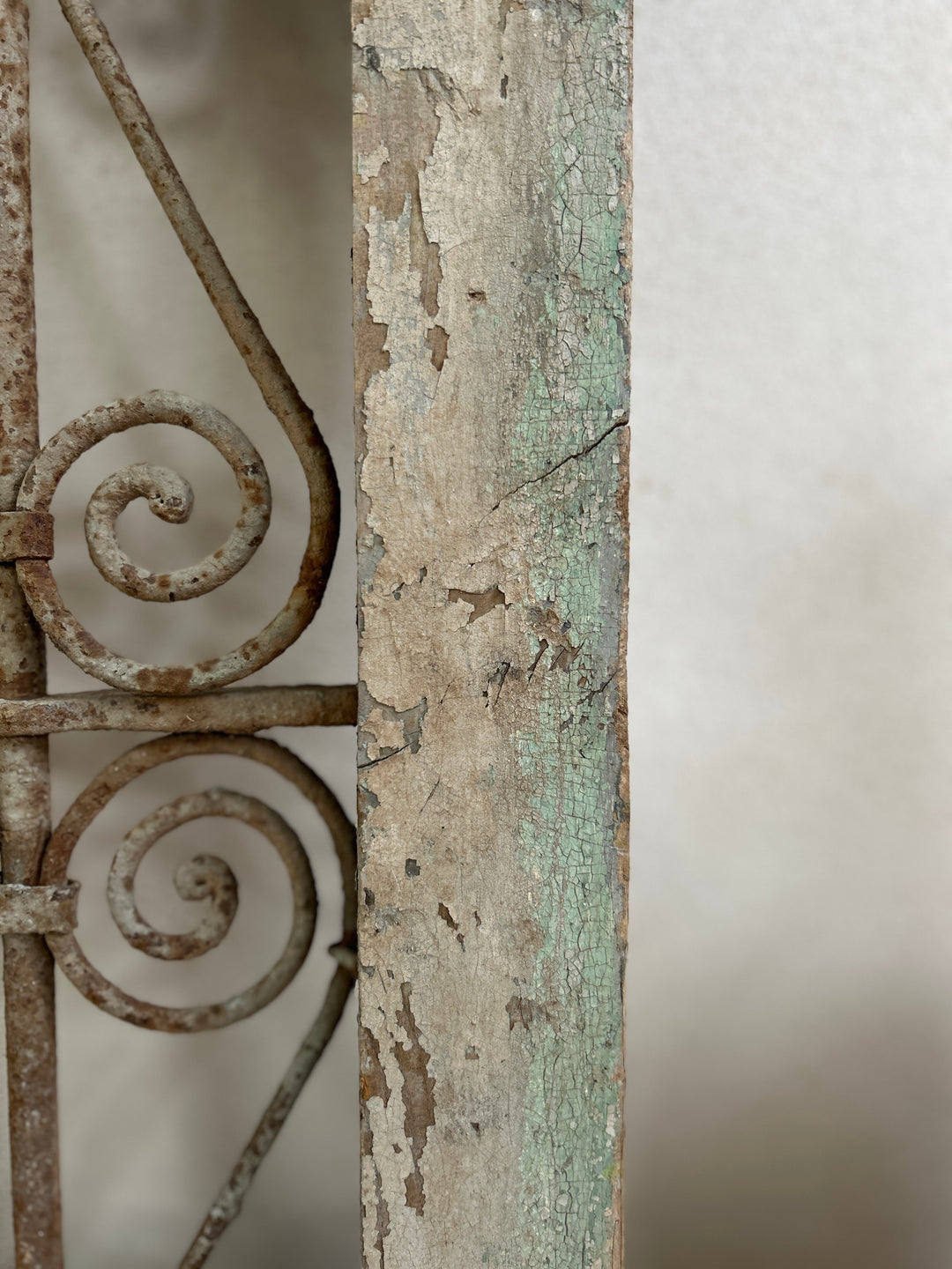 Cast iron antique window grille | Agus