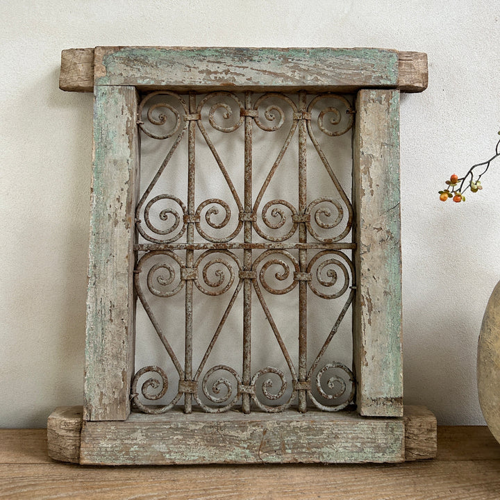 Cast iron antique window grille | Agus 