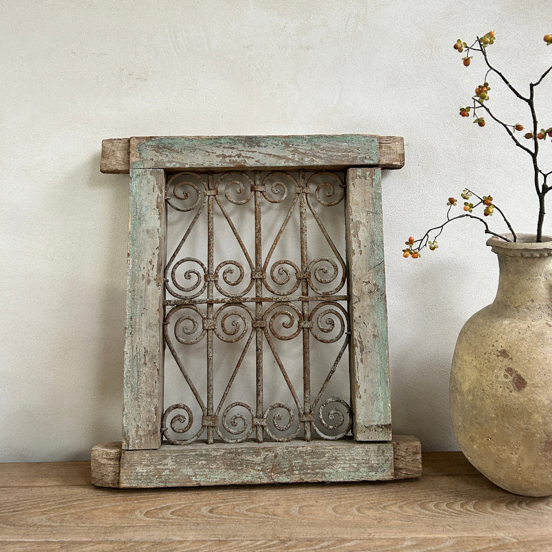 Cast iron antique window grille | Agus 