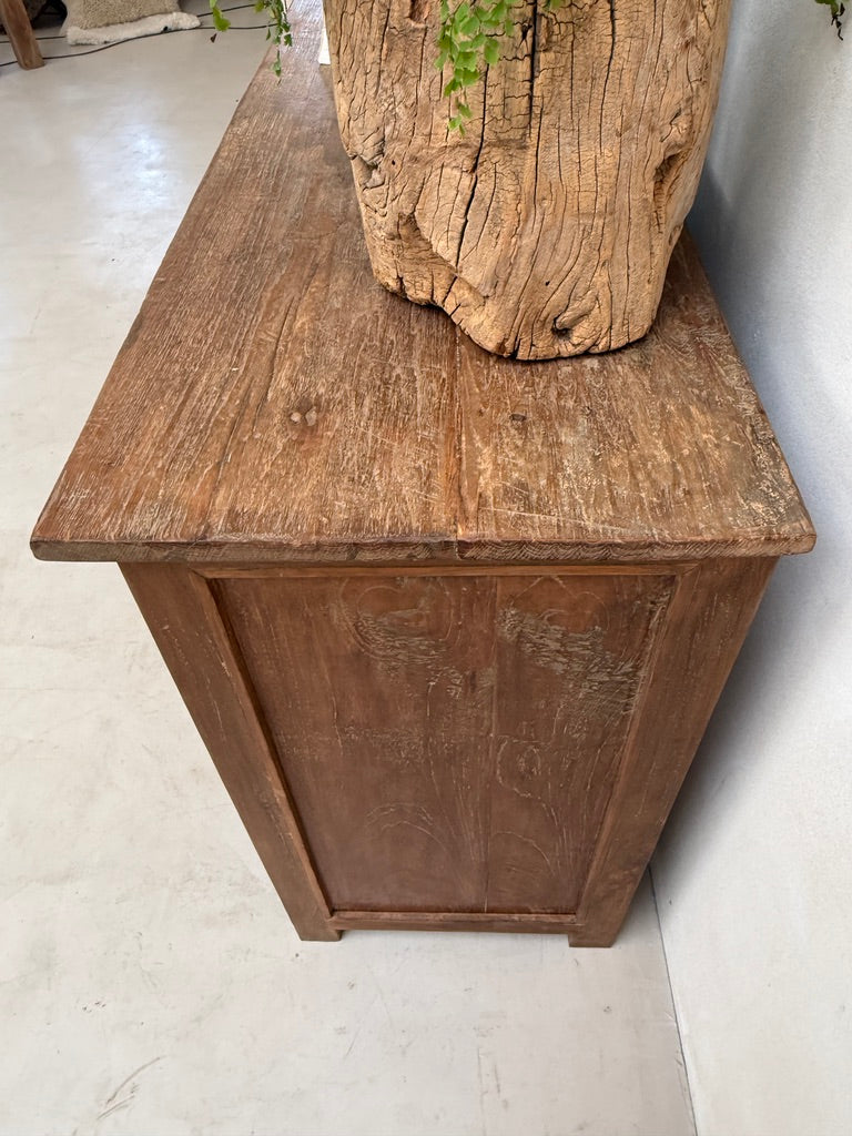Corner detail of the Chiswick cabinet revealing its substantial solid teak top, traditional cabinet-making techniques and exceptional craftsmanship designed to be enjoyed for generations.