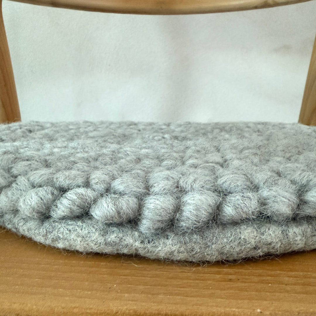 Curled wool seat pad Grey