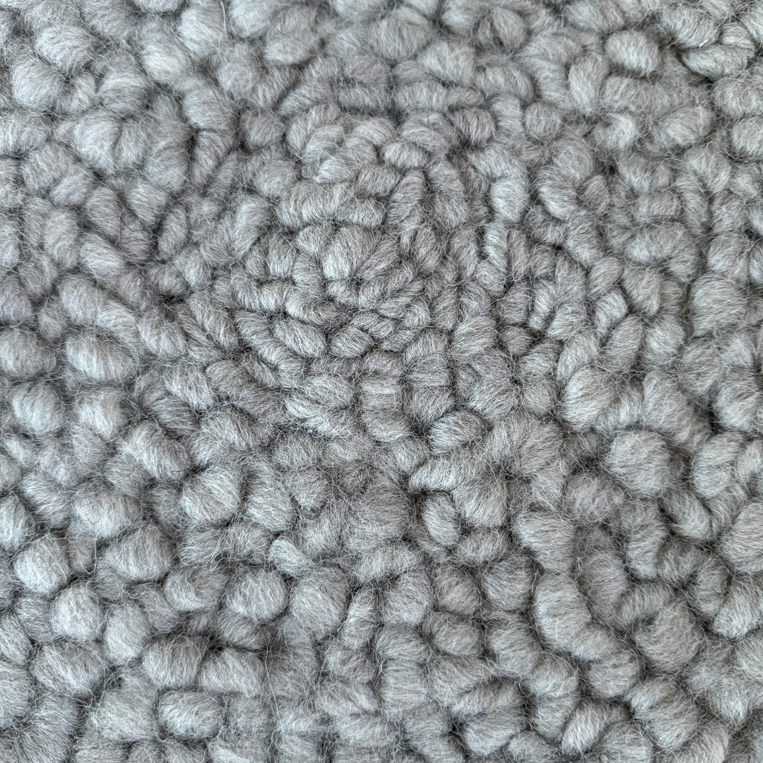 Curled wool seat pad Grey