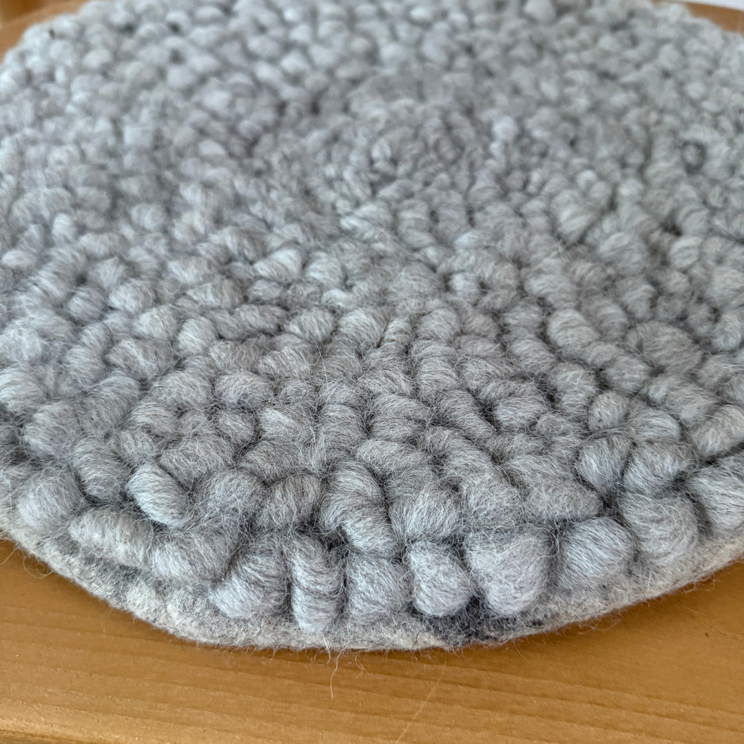 Curled wool seat pad Grey