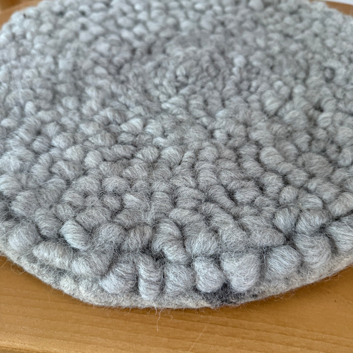 Curled wool seat pad Grey