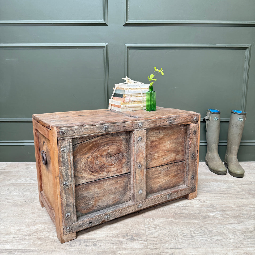 Vintage Studded Blanket Box | Bosham
