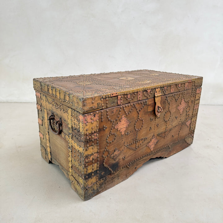 Antique Studded Blanket box | Shere