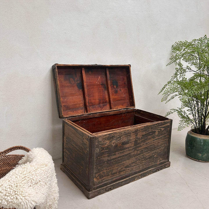 Antique blanket box storage trunk | Esme