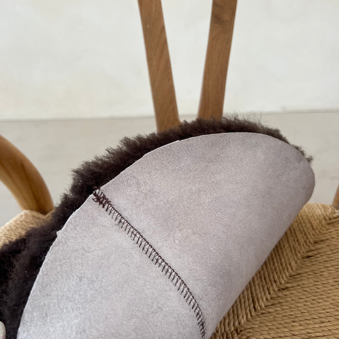 Round sheepskin seat topper | Dark Brown