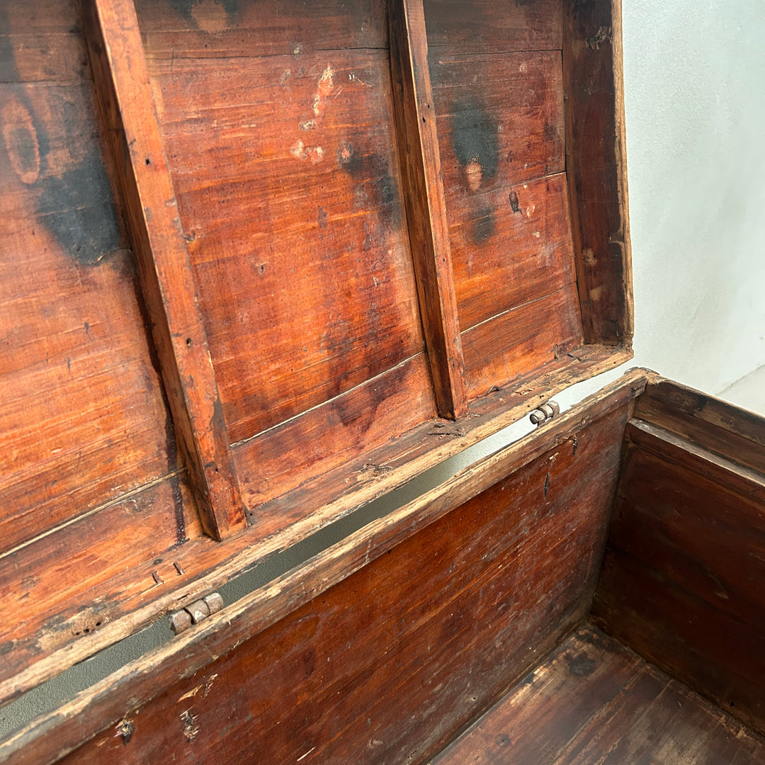 Antique blanket box storage trunk | Esme
