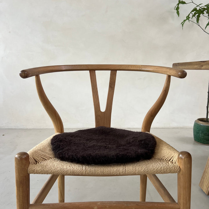 Round sheepskin seat topper | Dark Brown