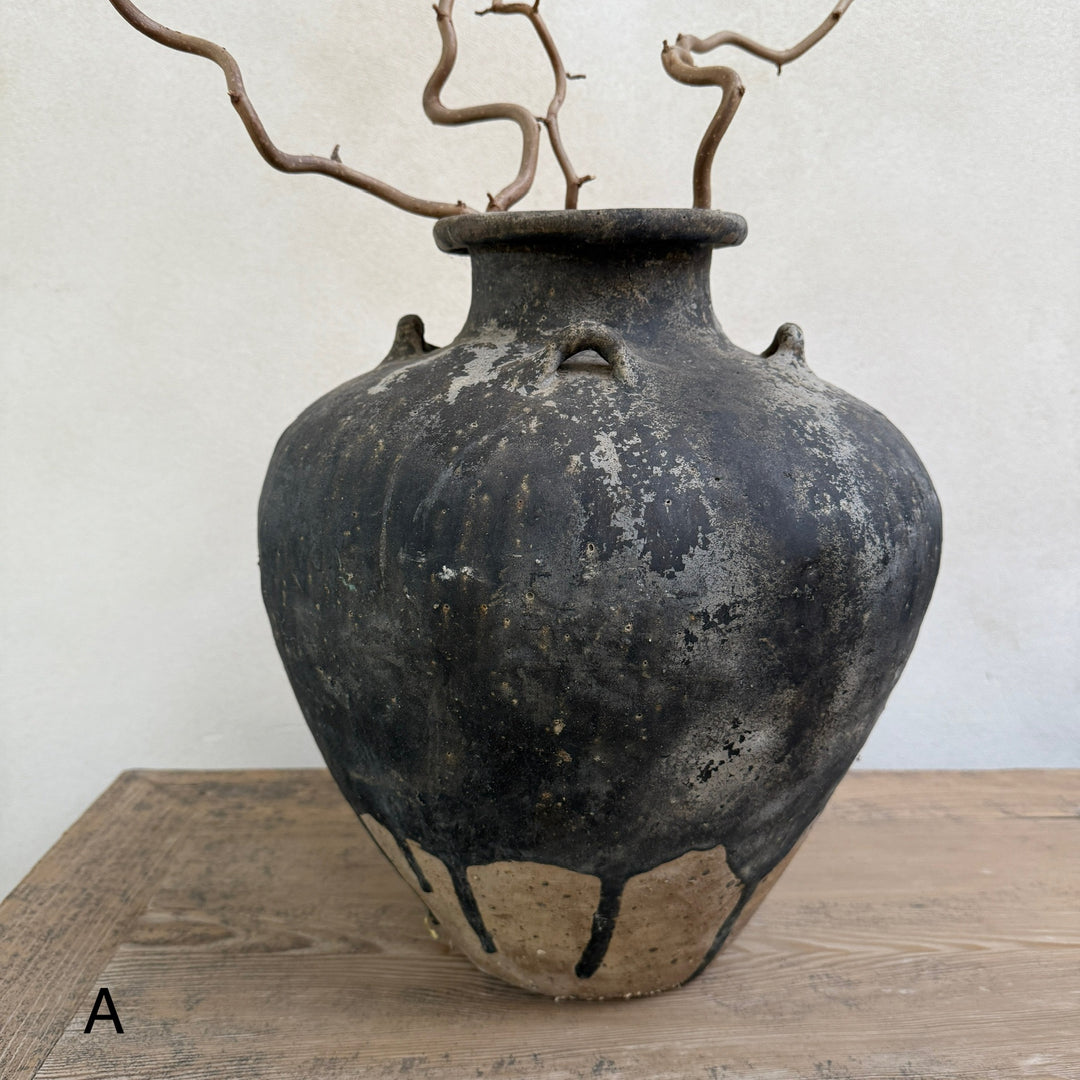 Rare Antique Sawankhalok Urn | medium