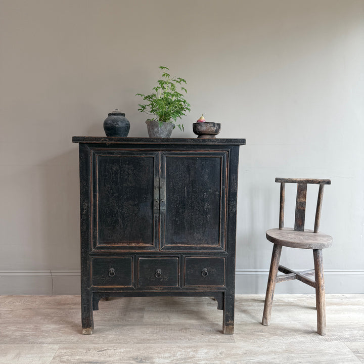 Antique black cupboard | Frida