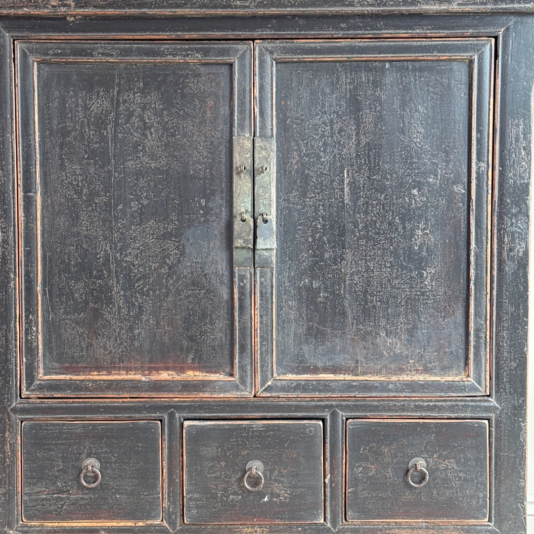 Antique black cupboard | Frida