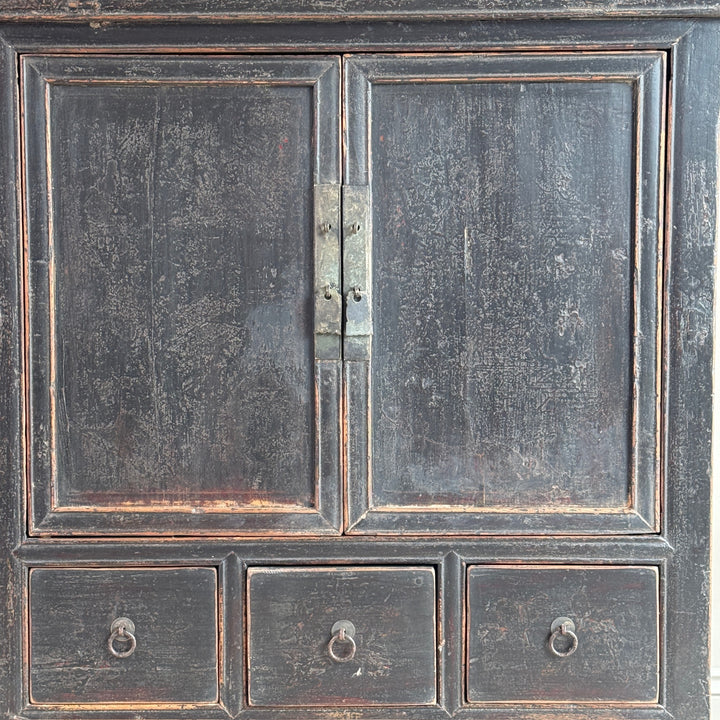 Antique black cupboard | Frida