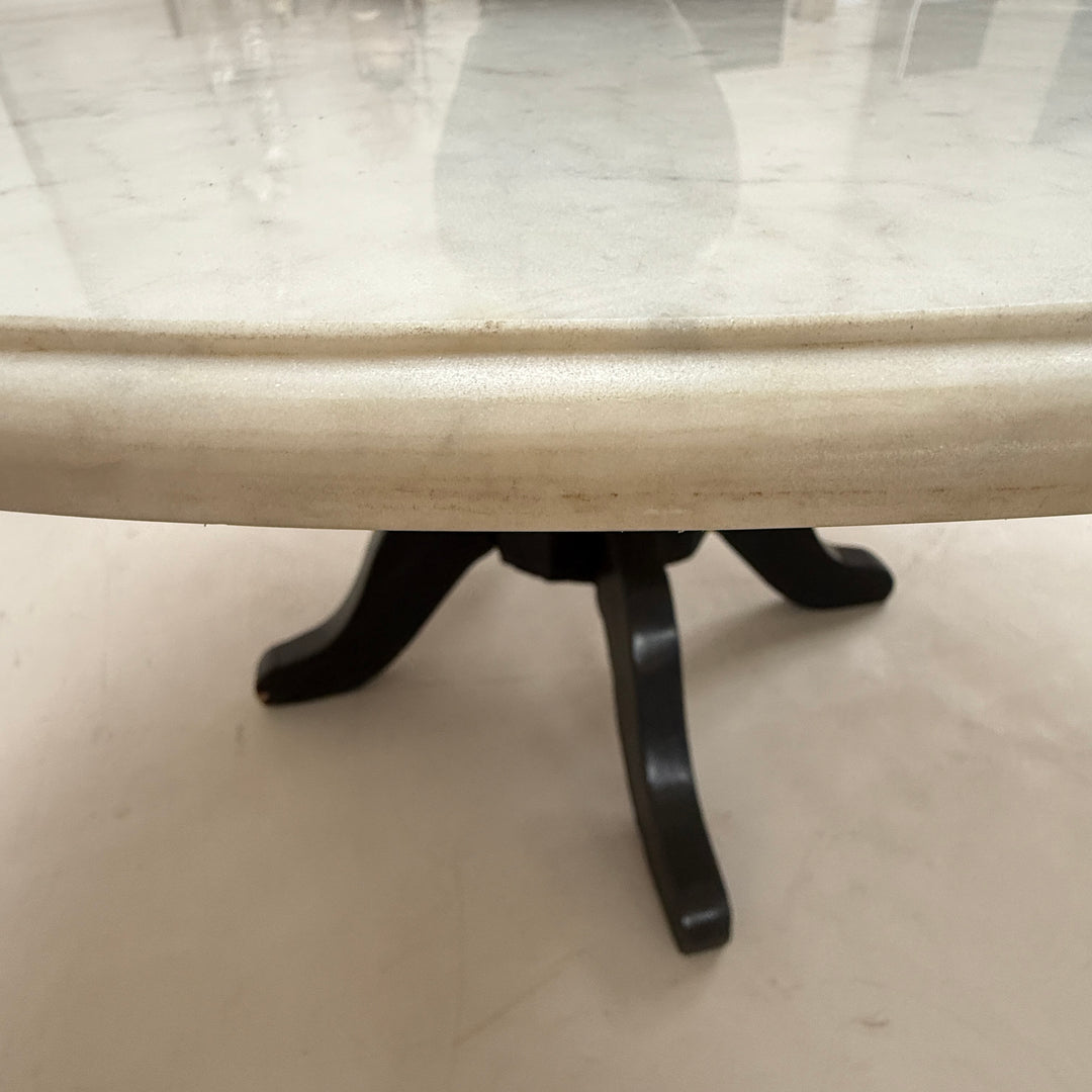 Antique round white Cararra marble table | 136cm
