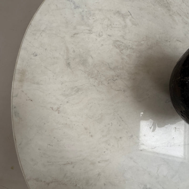 Antique round white Cararra marble table | 136cm