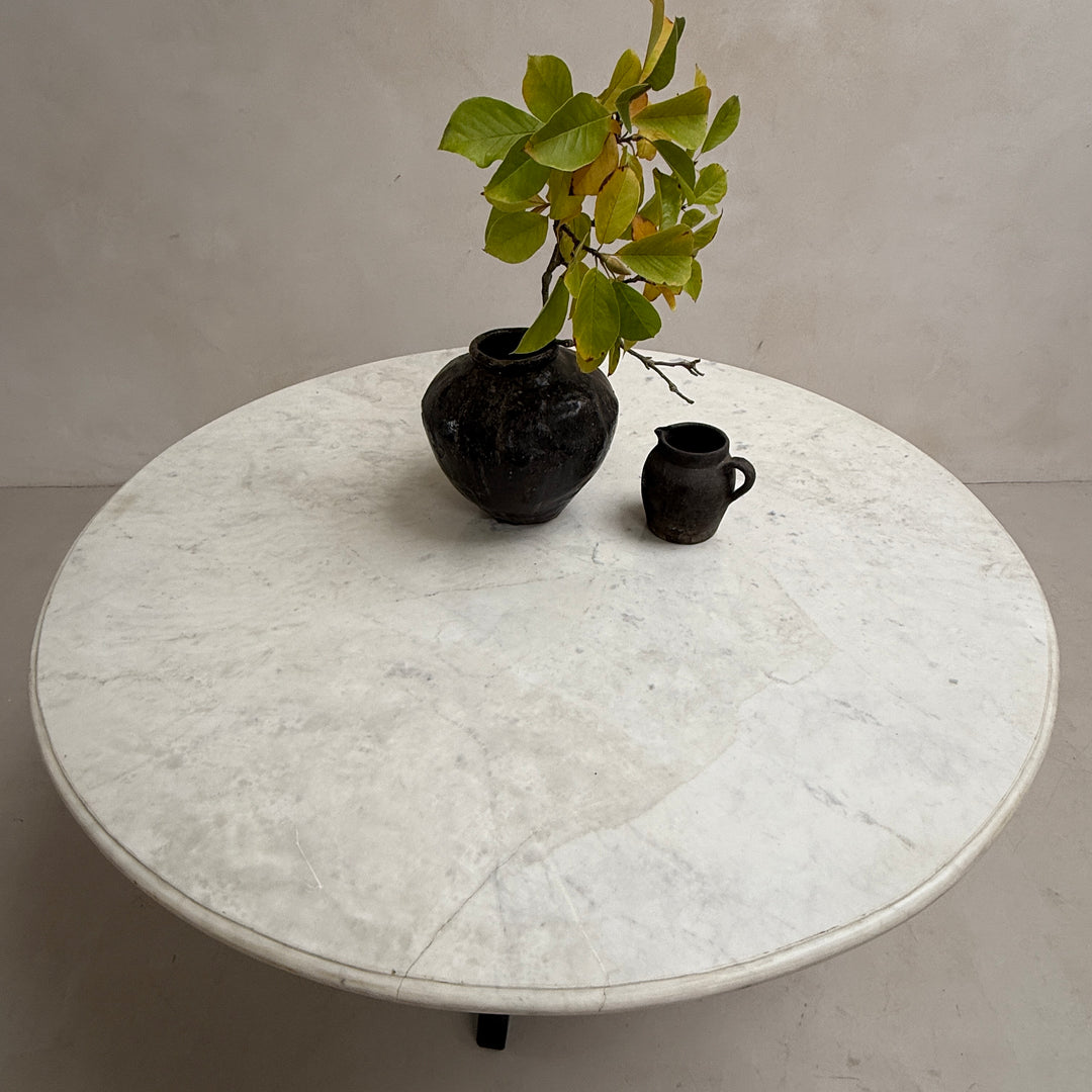 Antique round white Cararra marble table | 136cm
