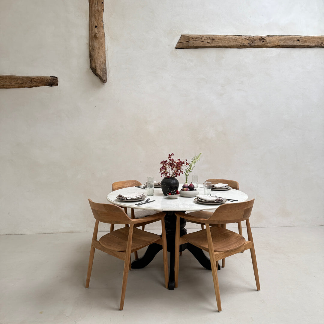 Antique round white Cararra marble table | 136cm