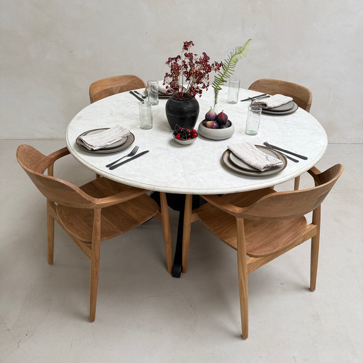 Antique round white Cararra marble table | 136cm