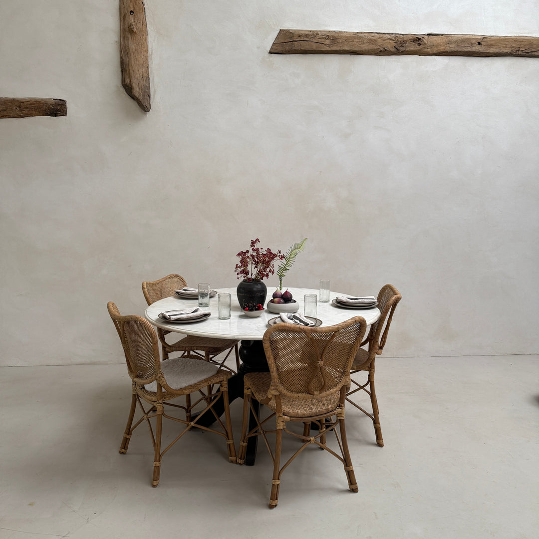 Antique round white Cararra marble table | 136cm