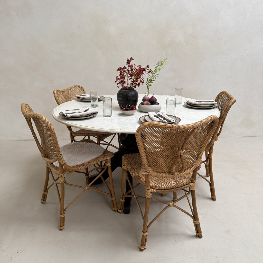 Antique round white Cararra marble table | 136cm