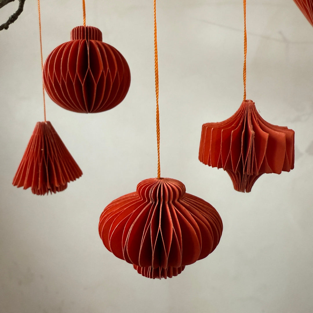 Box of six folded paper traditional decorations | Red