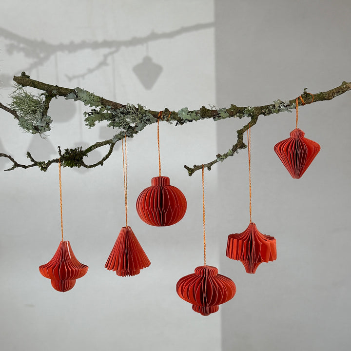 Box of six folded paper traditional decorations | Red