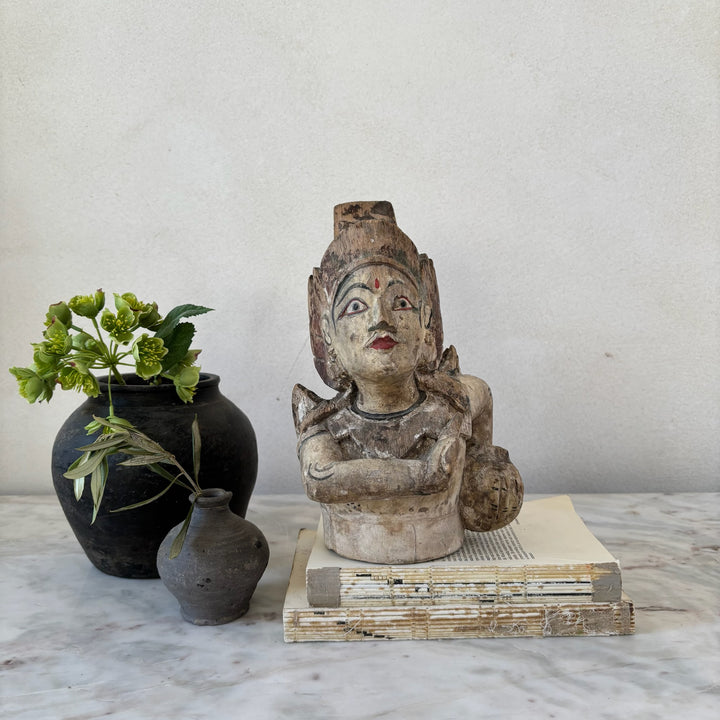 Antique primitive wooden head  | Wishnu