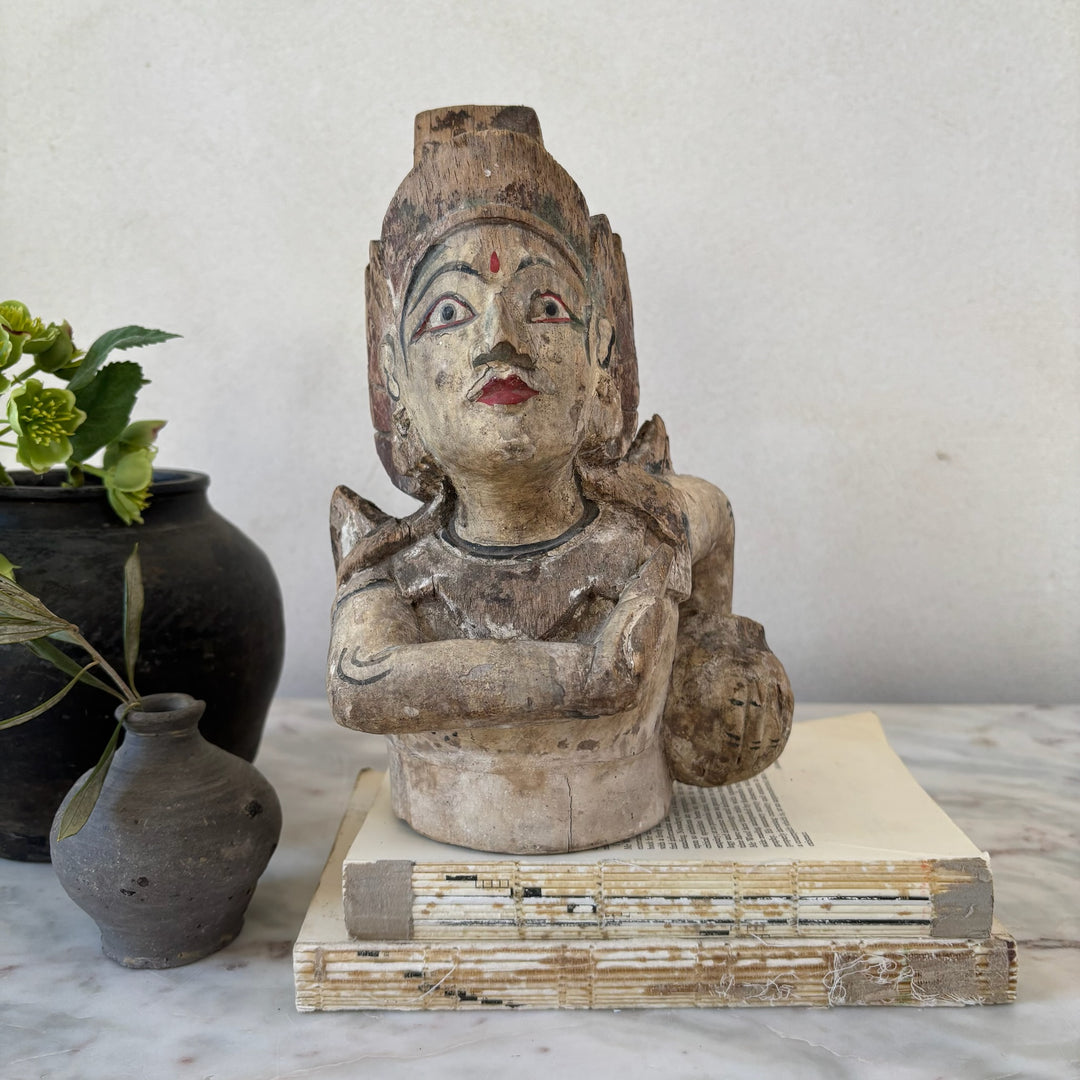 Antique primitive wooden head  | Wishnu