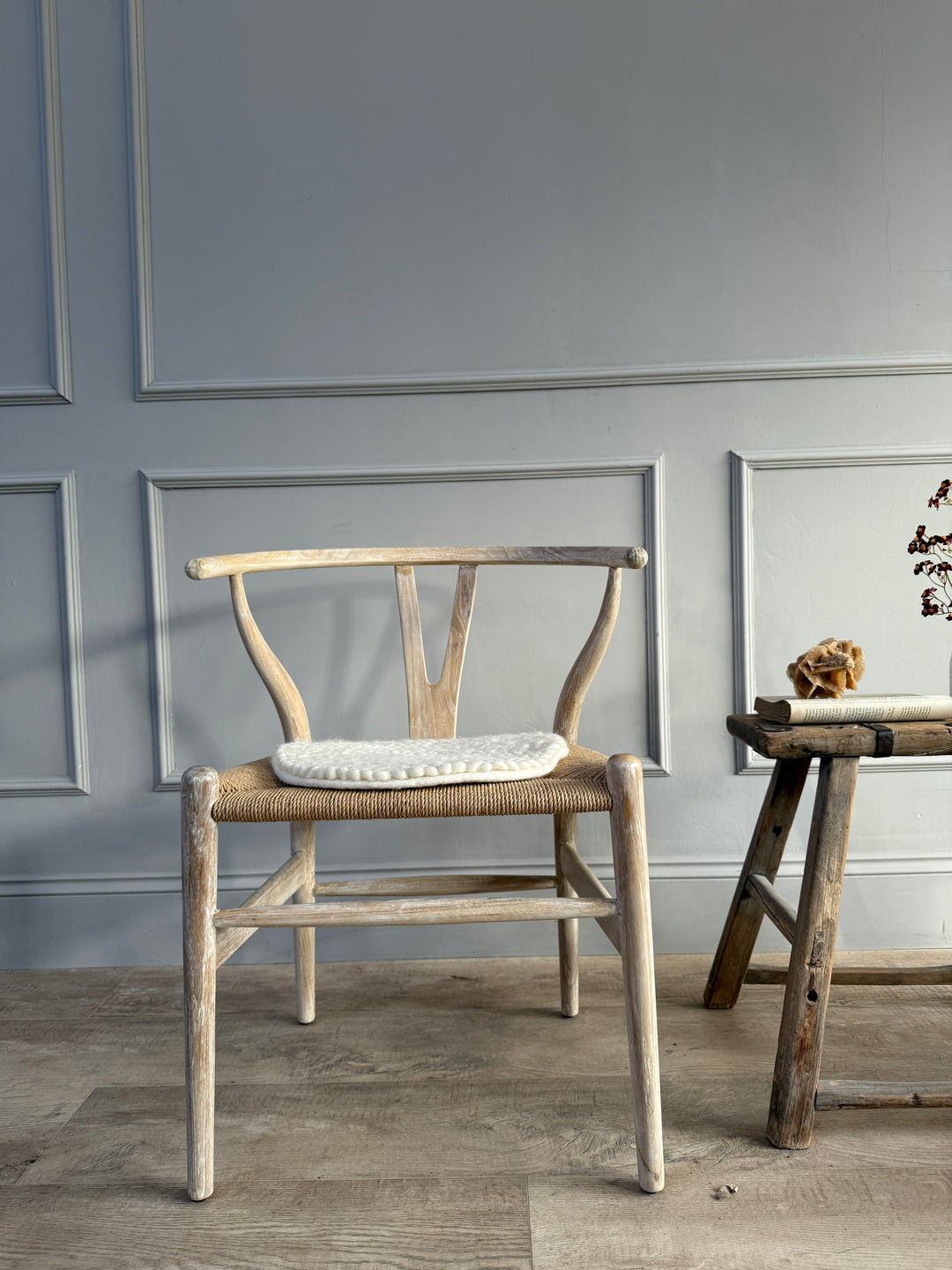 Curled wool seat pad